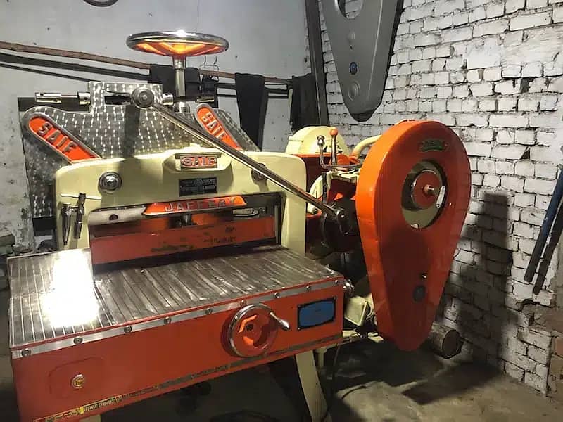 PAPER CUTTING MACHINES AVILABLE FOR SALE 9