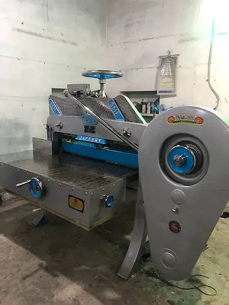 PAPER CUTTING MACHINES AVILABLE FOR SALE 13