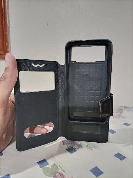 Back and front protective case of any 5 or 5.5 inch mobile. 3