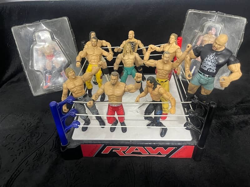 WWE RAW OFFICIAL RING WITH 12 WRESTLERS 0