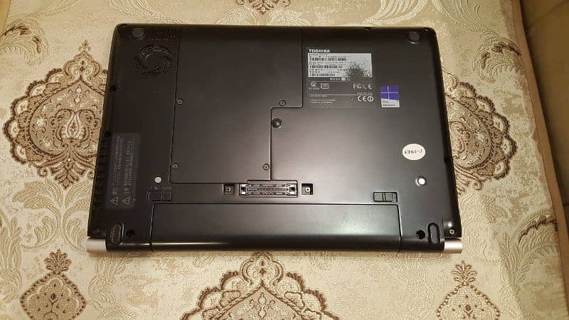 Toshiba laptop dynabook i5 4th gen 7