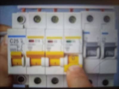 Electrician available, Generator/ups/solar/AC 24 hours service