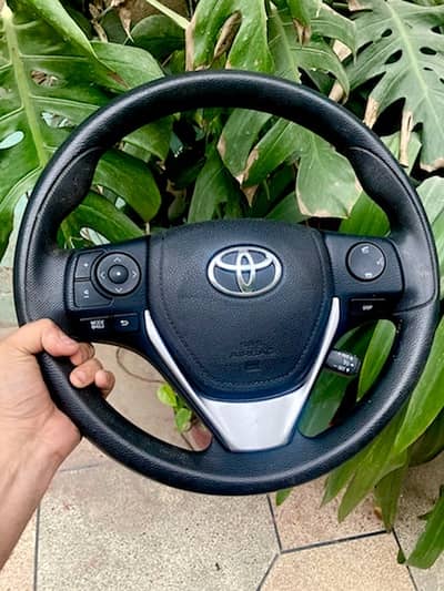 Toyota Yaris Grande Axio Multimedia steering wheel