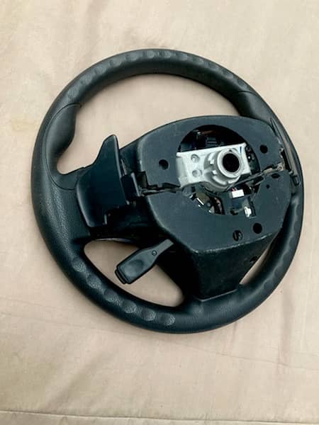 Toyota Yaris Grande Axio Corolla multimedia steering wheel 1
