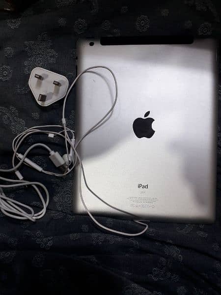 Apple ipad 3  16Gb  condition 10/10 with charge handfree 1