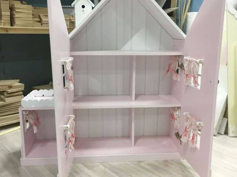 Doll house wooden 1