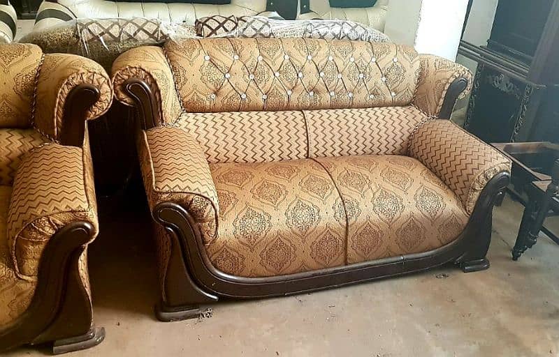 sofa set in traditional design (Home delivery available) 1