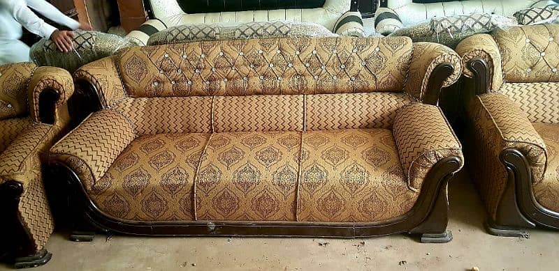 sofa set in traditional design (Home delivery available) 2
