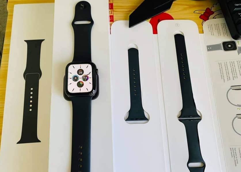 Apple Watch Series 4 - 10/9 Like New Condition With Complete Box 0