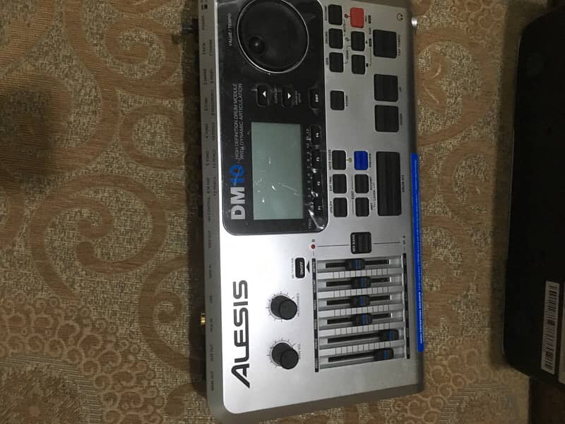 ALESIS DM-8  The Drum Processor 1