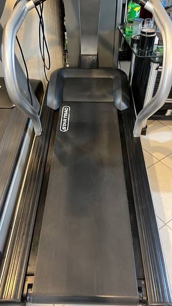 slightly used USA import commercial treadmill ( whole sale delaer ) 6