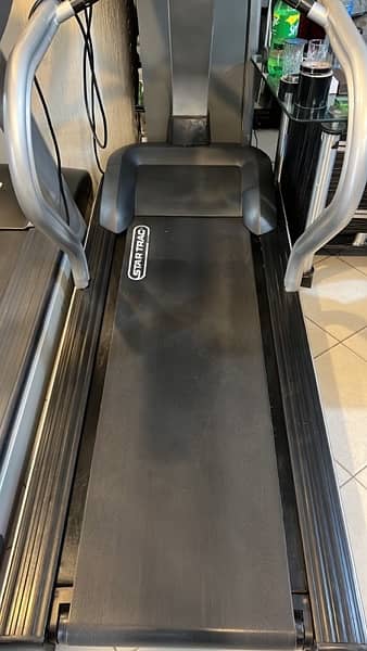 SLIGHTLY USED COMMERCIAL TREADMILLS|ELLIPTICALS|USA IMPORT|FOR SALE 6