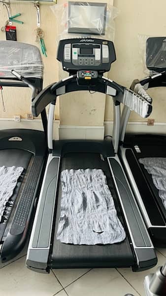 slightly used USA import commercial treadmill ( whole sale delaer ) 7