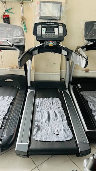 SLIGHTLY USED COMMERCIAL TREADMILLS|ELLIPTICALS|USA IMPORT|FOR SALE 7