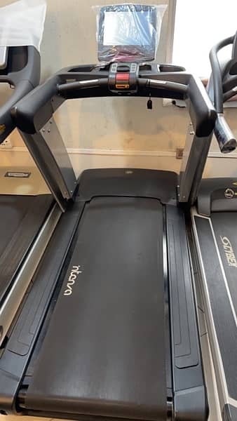slightly used USA import commercial treadmill ( whole sale delaer ) 11