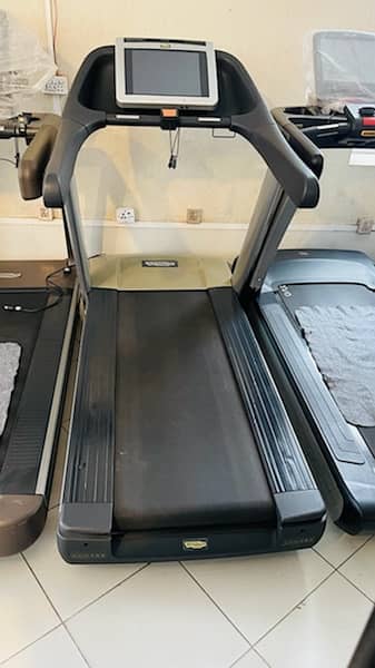 slightly used USA import commercial treadmill ( whole sale delaer ) 16