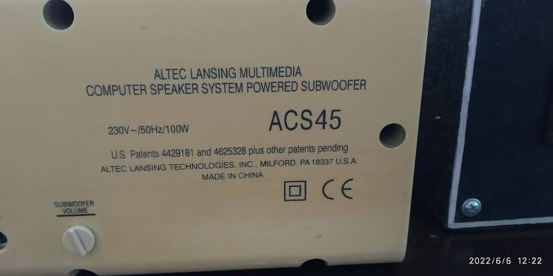 ALTECLANSING bass unit( 2.1 ) with speakers. 4