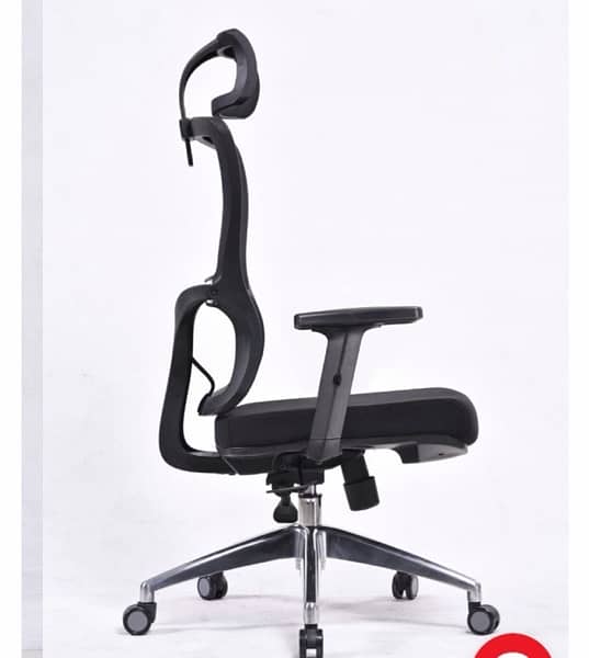 Egronomic chair(Mesh chair black and white 1