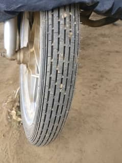 SUZUKI GS 150 TYRES