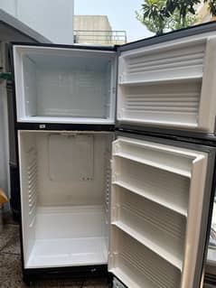 DAWLENCE REFRIGERATOR AND FREEZER (ENERGY SAVER)