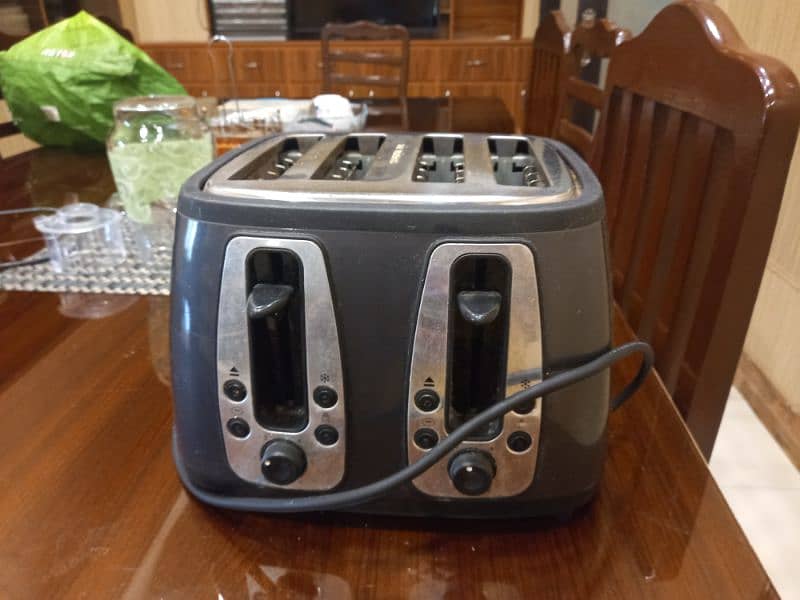 four slice toaster with hot plate 1