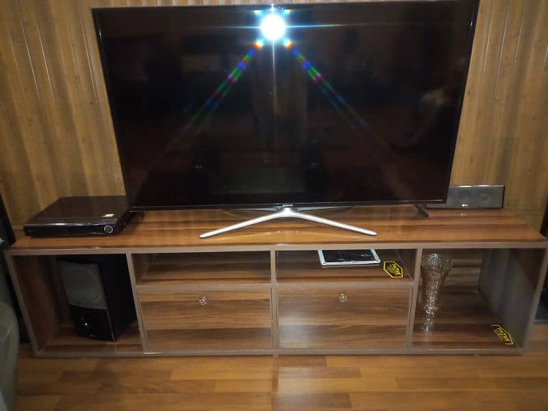 TV rack 0