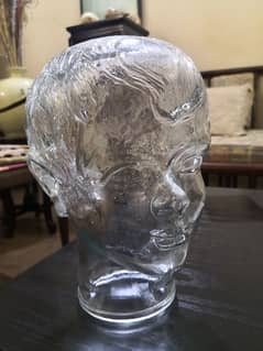 Thick glass human face decorate headset stand & clean facial details