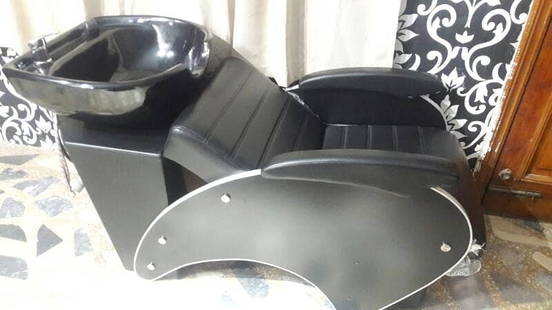 Salon Chairs, Make-up Chairs, Massage Beds, Parlour Chairs, Trollyes 14