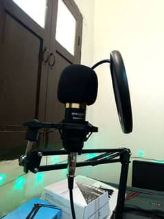 Condenser Mic with stand and accessories box packed