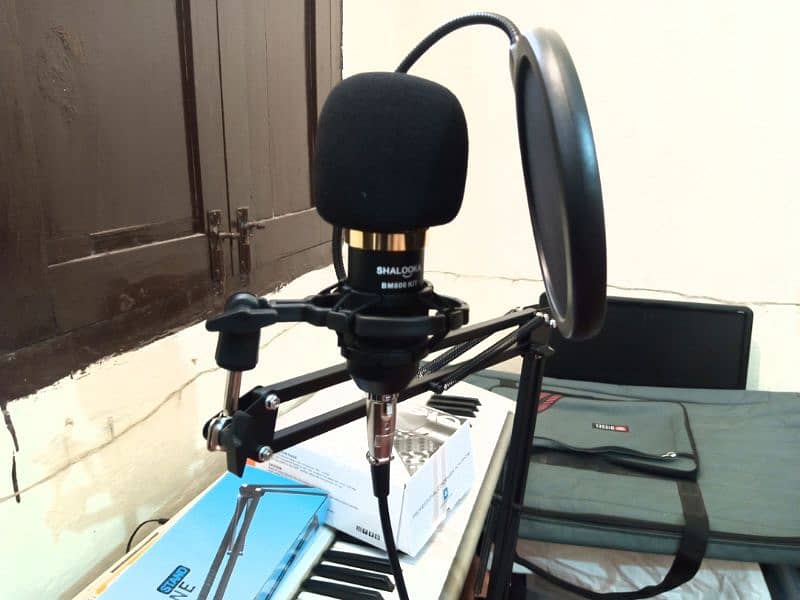Condenser Mic with stand and accessories box packed 4