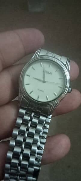 classic vintage Elegant white dial Zeenat quartz watch 1