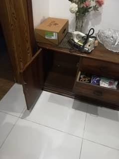 Wood Console in Excellent Condition