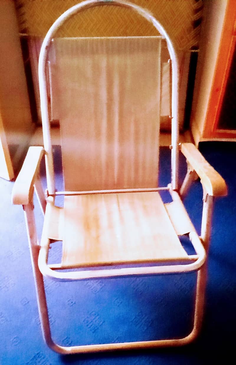 2 metal foldable chairs urgent sale 1