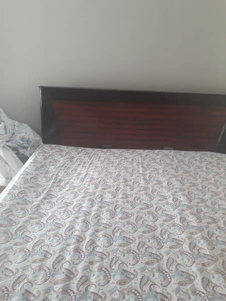 Selling king size bed 2