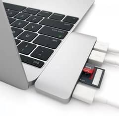 Macbook USb HUB 5 in 1  Card Reader and USB Ports 5Gbps Transfer Rate