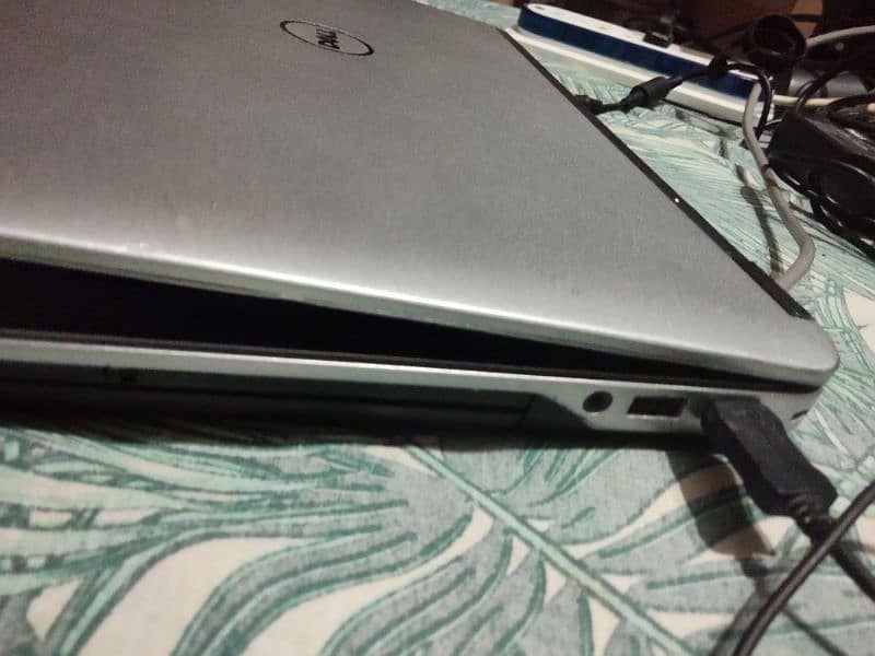 Dell latitude E6440  Core i5 4th gen 500gb hdd 4gb ram 0