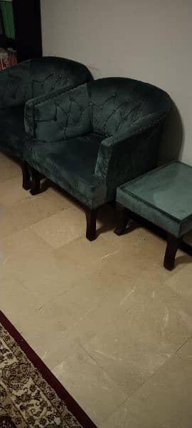 King size Bed with two coffee chairs 6