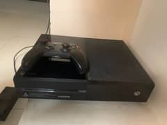 XBOX One 500GB Gaming Console with one controller