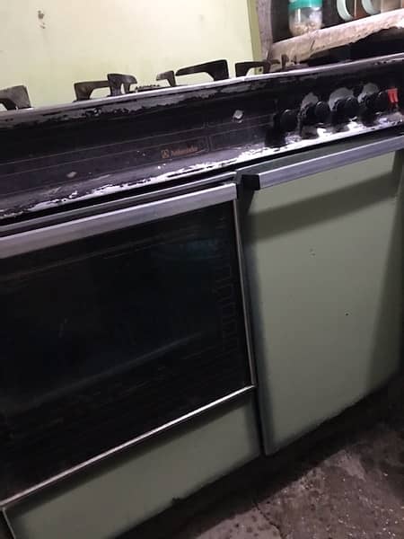 cooking range in good condition all barnal working 1