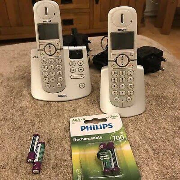 Twin Cordless phone with wireless intercom feature 0
