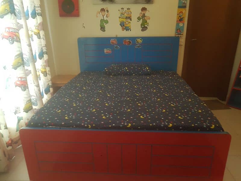 bed and almera for sale 3