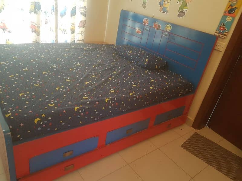 bed and almera for sale 5