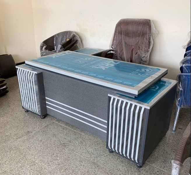 OFFICE TABLE  size 6*3, L shape for details WhatsApp 0300_905_905_2 1