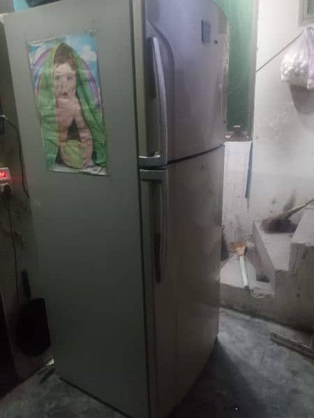 full size japaneese Toshiba fridge 0