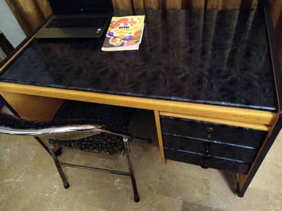 Study table in excellent condition