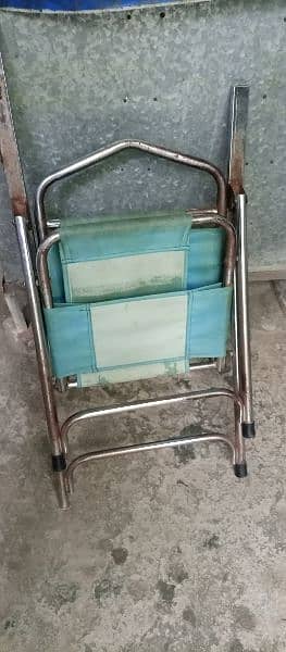 folding chair in metal 0