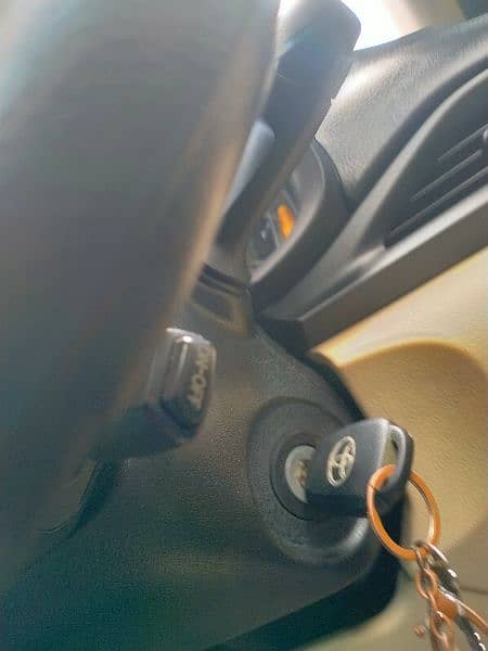 Toyota Yaris steering multimedia button 5
