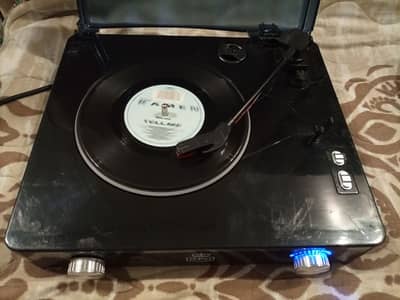 3 Speed Records Player / Turntable in Good Condition. New Needle Fixed 1