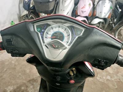 United 100cc scooty 4 stroke fully automatic 3