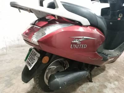 United 100cc scooty 4 stroke fully automatic 4
